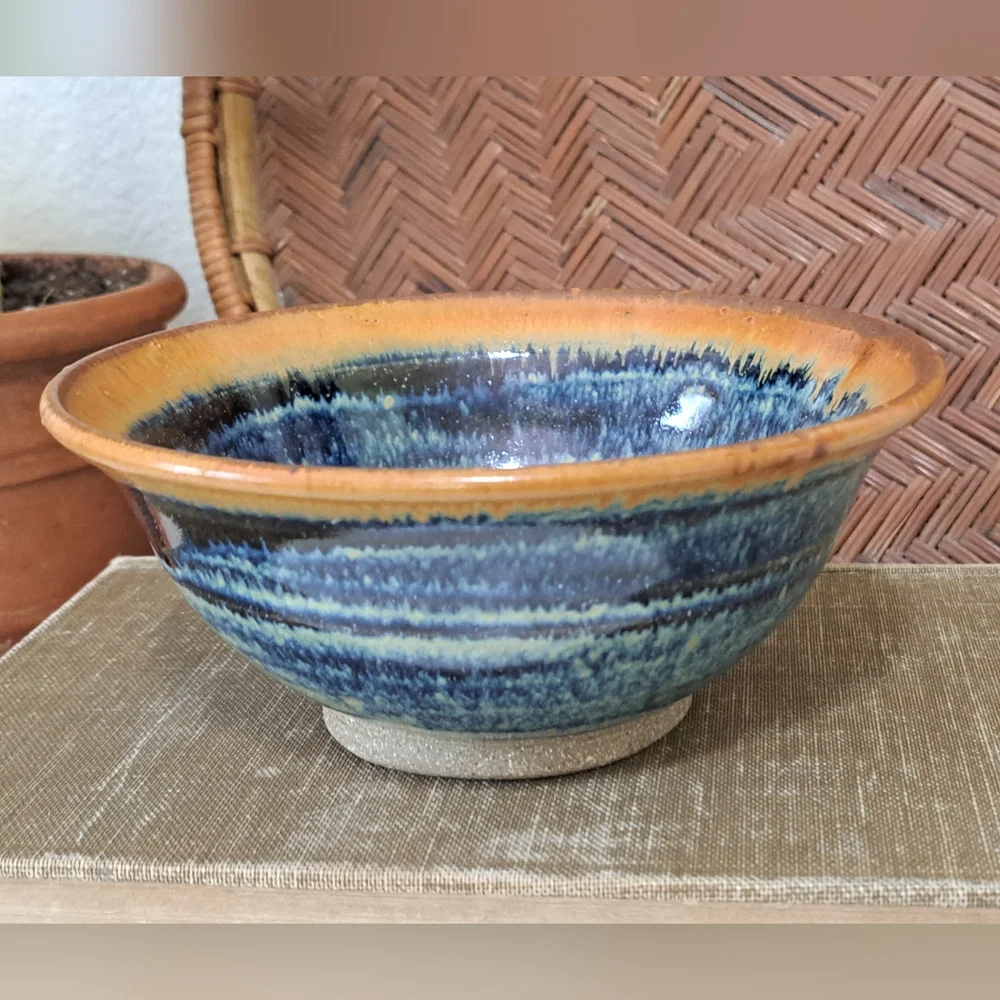Studio Art Pottery Ceramic Bowl - Picture 4 of 9